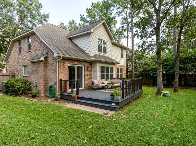 200 sq ft Charcoal Composite Modern deck
