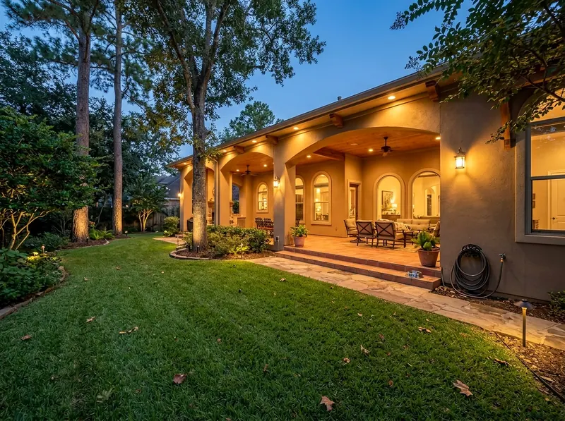6 zones Natural cedar Path and accent Mediterranean outdoor lighting
