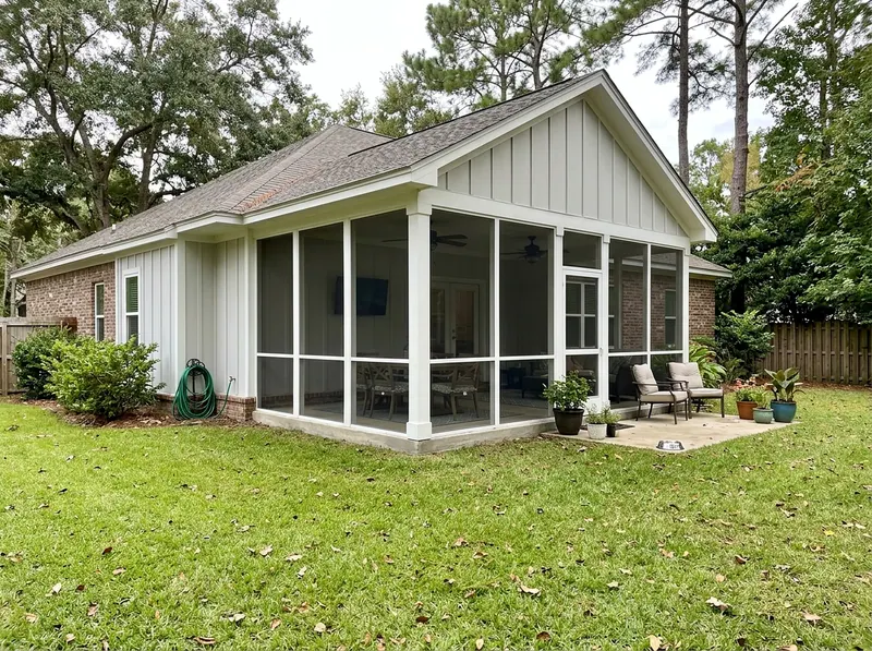 450 sq ft White Screen room Modern Farmhouse screen room